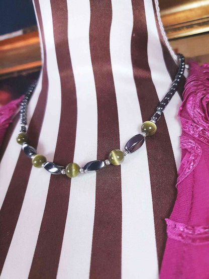 Vintage 1970s Hematite Necklace 18" Green Cat's Eye Choker