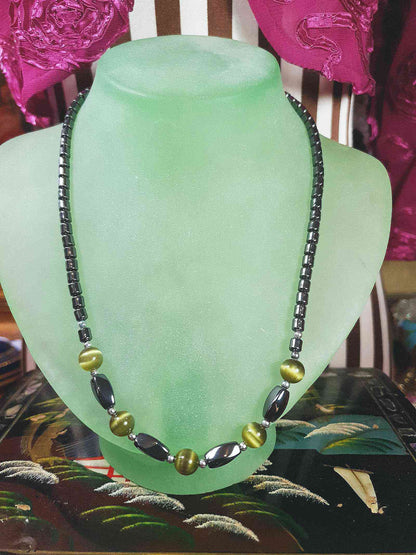 Vintage 1970s Hematite Necklace 18" Green Cat's Eye Choker