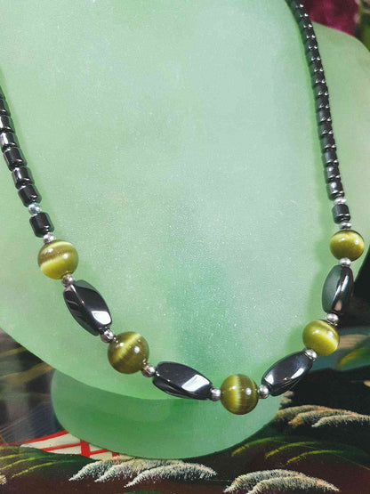 Vintage 1970s Hematite Necklace 18" Green Cat's Eye Choker