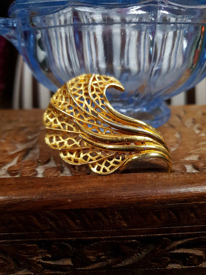 Vintage Leaf Swirl Brooch Filigree Gold Tone Retro Pin 1970s