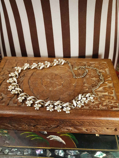 Vintage 1970s White Enamel Floral Necklace Choker Flower Gold Tone Retro