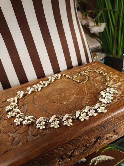 Vintage 1970s White Enamel Floral Necklace Choker Flower Gold Tone Retro