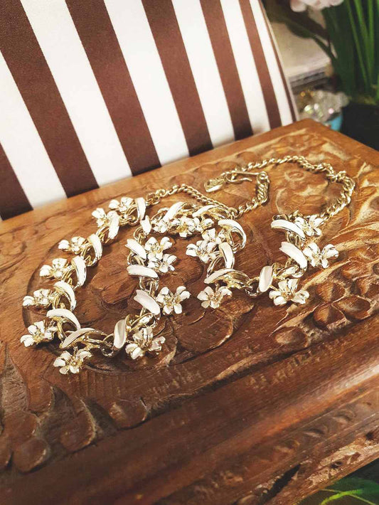 Vintage 1970s White Enamel Floral Necklace Choker Flower Gold Tone Retro