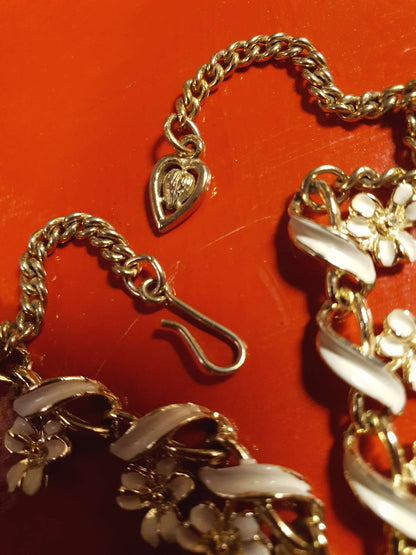 Vintage 1970s White Enamel Floral Necklace Choker Flower Gold Tone Retro