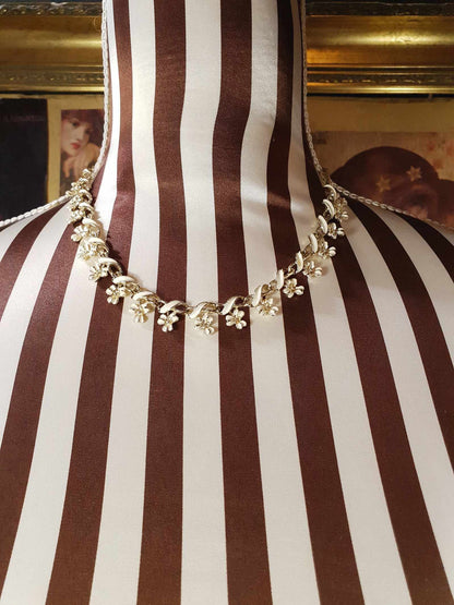 Vintage 1970s White Enamel Floral Necklace Choker Flower Gold Tone Retro