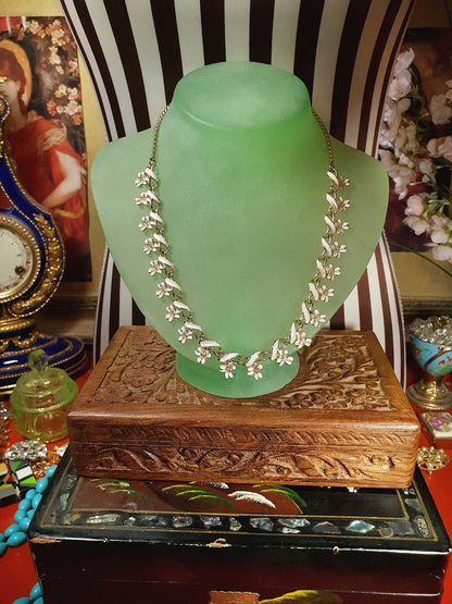 Vintage 1970s White Enamel Floral Necklace Choker Flower Gold Tone Retro
