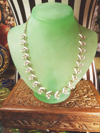 Vintage 1970s White Enamel Floral Necklace Choker Flower Gold Tone Retro