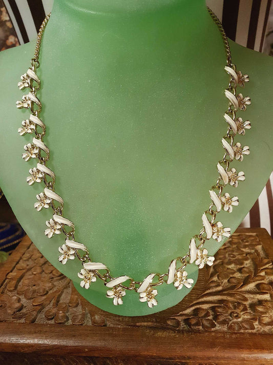Vintage 1970s White Enamel Floral Necklace Choker Flower Gold Tone Retro