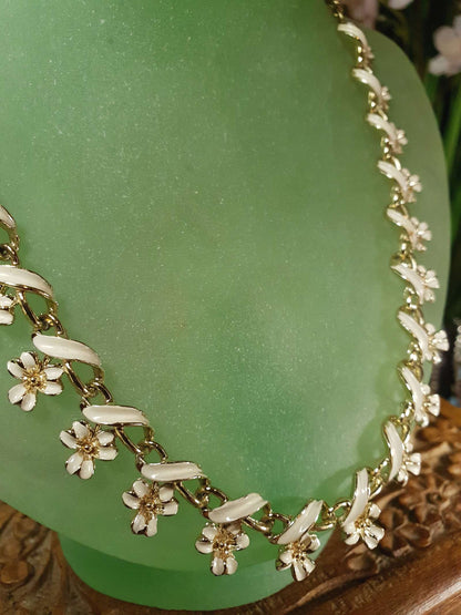 Vintage 1970s White Enamel Floral Necklace Choker Flower Gold Tone Retro