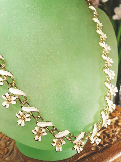 Vintage 1970s White Enamel Floral Necklace Choker Flower Gold Tone Retro