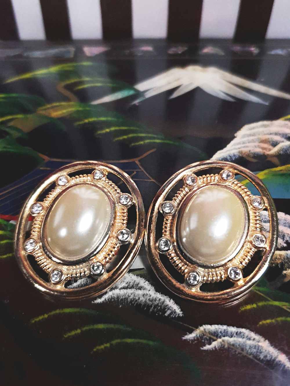 Vintage 1980s Oval Pearl Earrings Rhinestone Clip-On