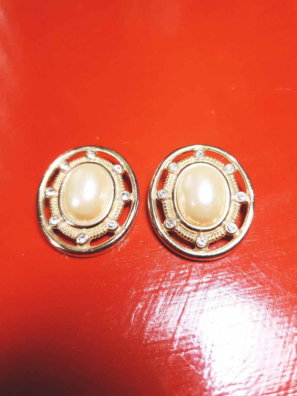 Vintage 1980s Oval Pearl Earrings Rhinestone Clip-On
