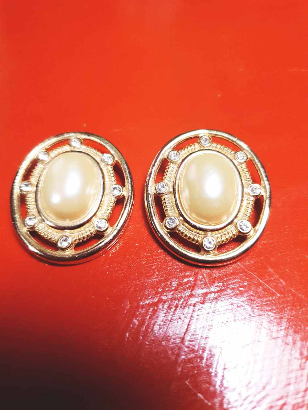 Vintage 1980s Oval Pearl Earrings Rhinestone Clip-On