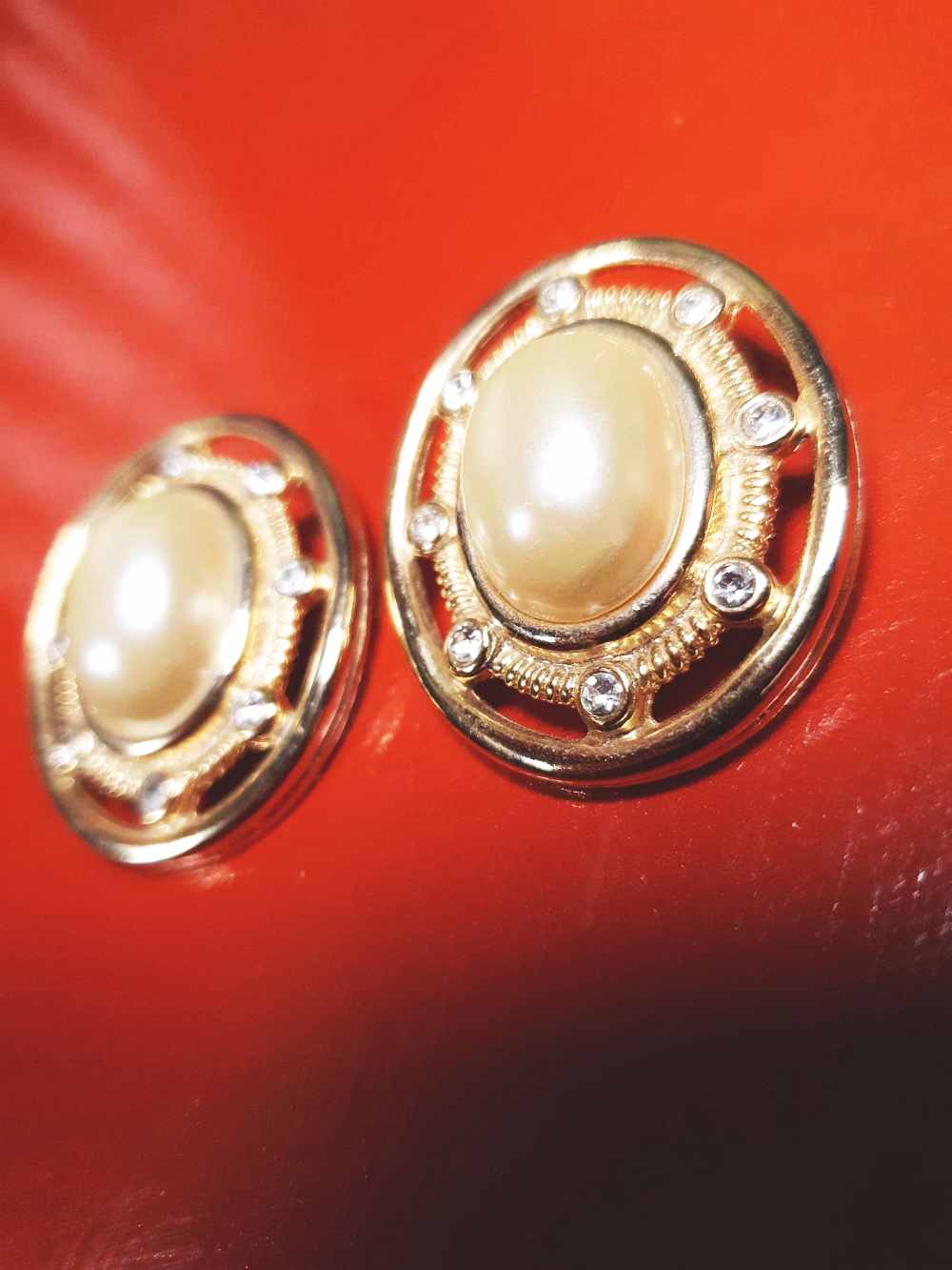 Vintage 1980s Oval Pearl Earrings Rhinestone Clip-On