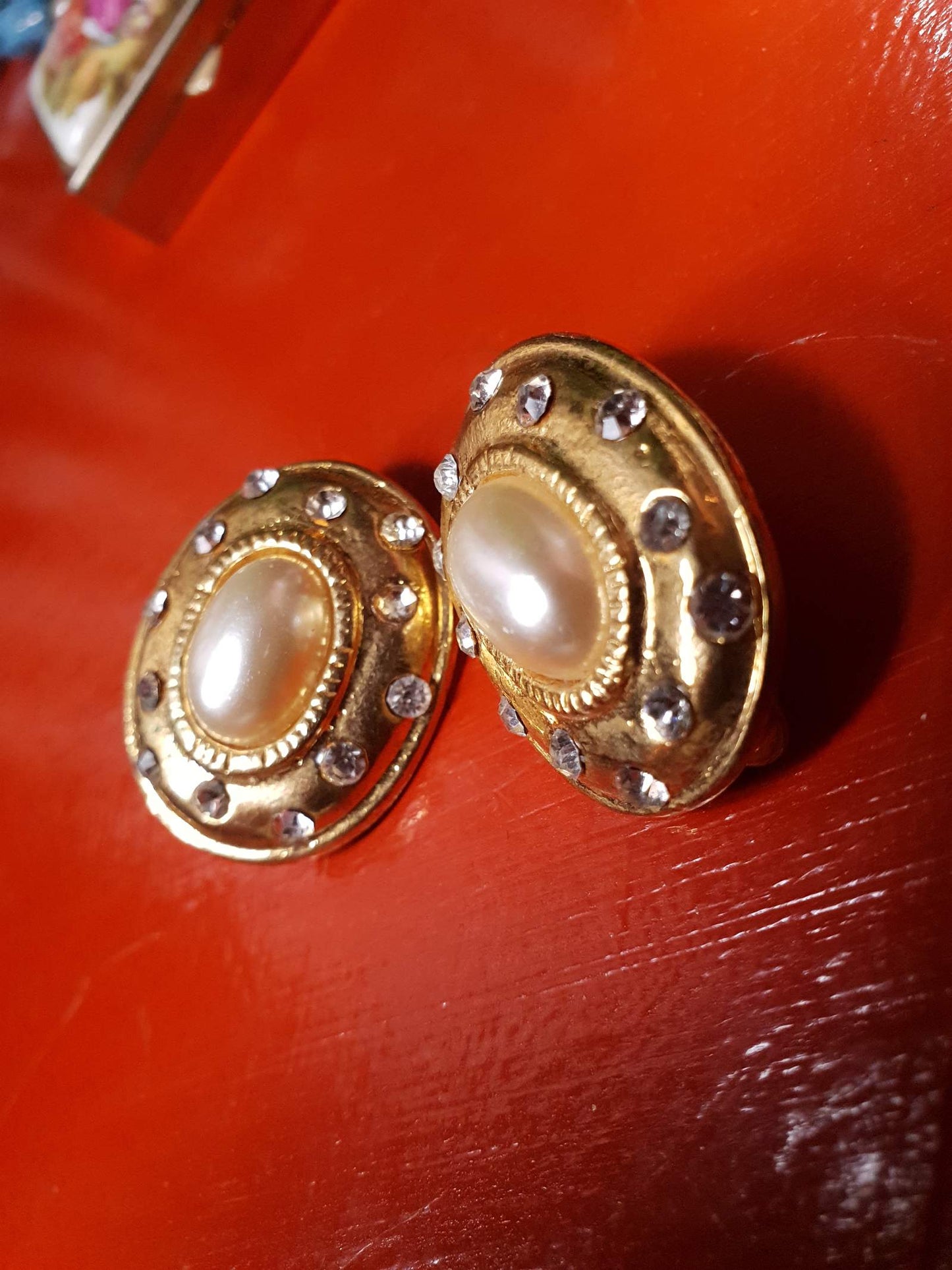 Vintage 1980s Faux Pearl Earrings Clip On Rhinestone Oval Gold Tone