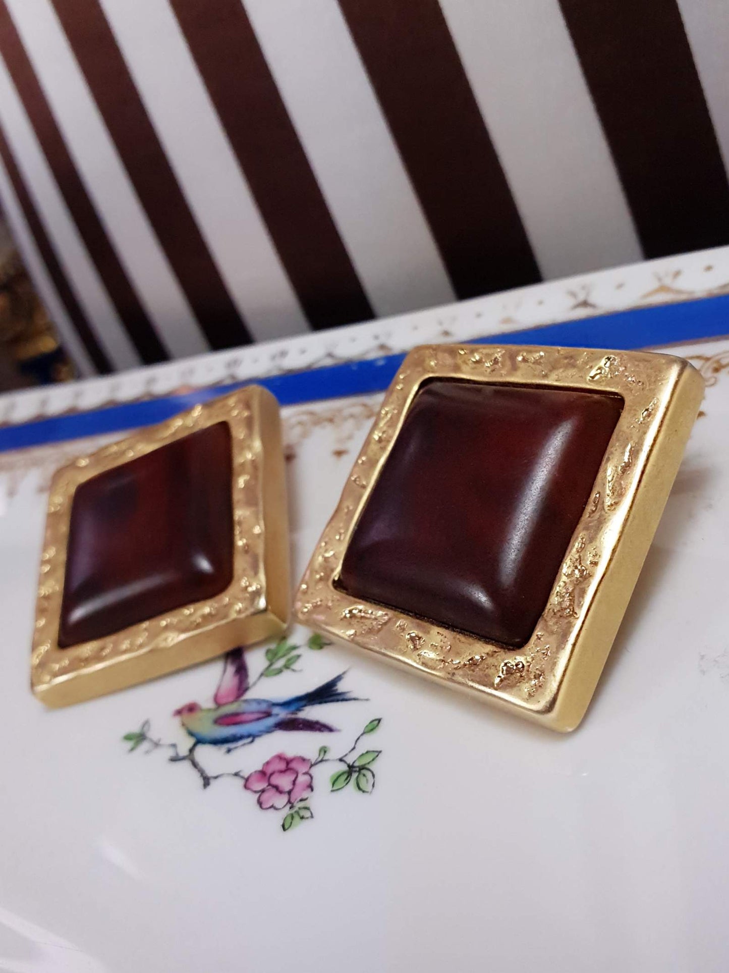 Vintage 1980s Gold Square Earrings Statement Clip On Resin Marbled Brown