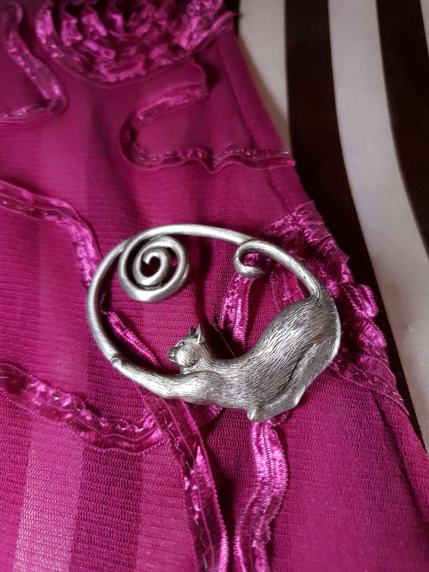 Vintage 1980s Jonette Jewelry Cat Brooch Pewter JJ Signed