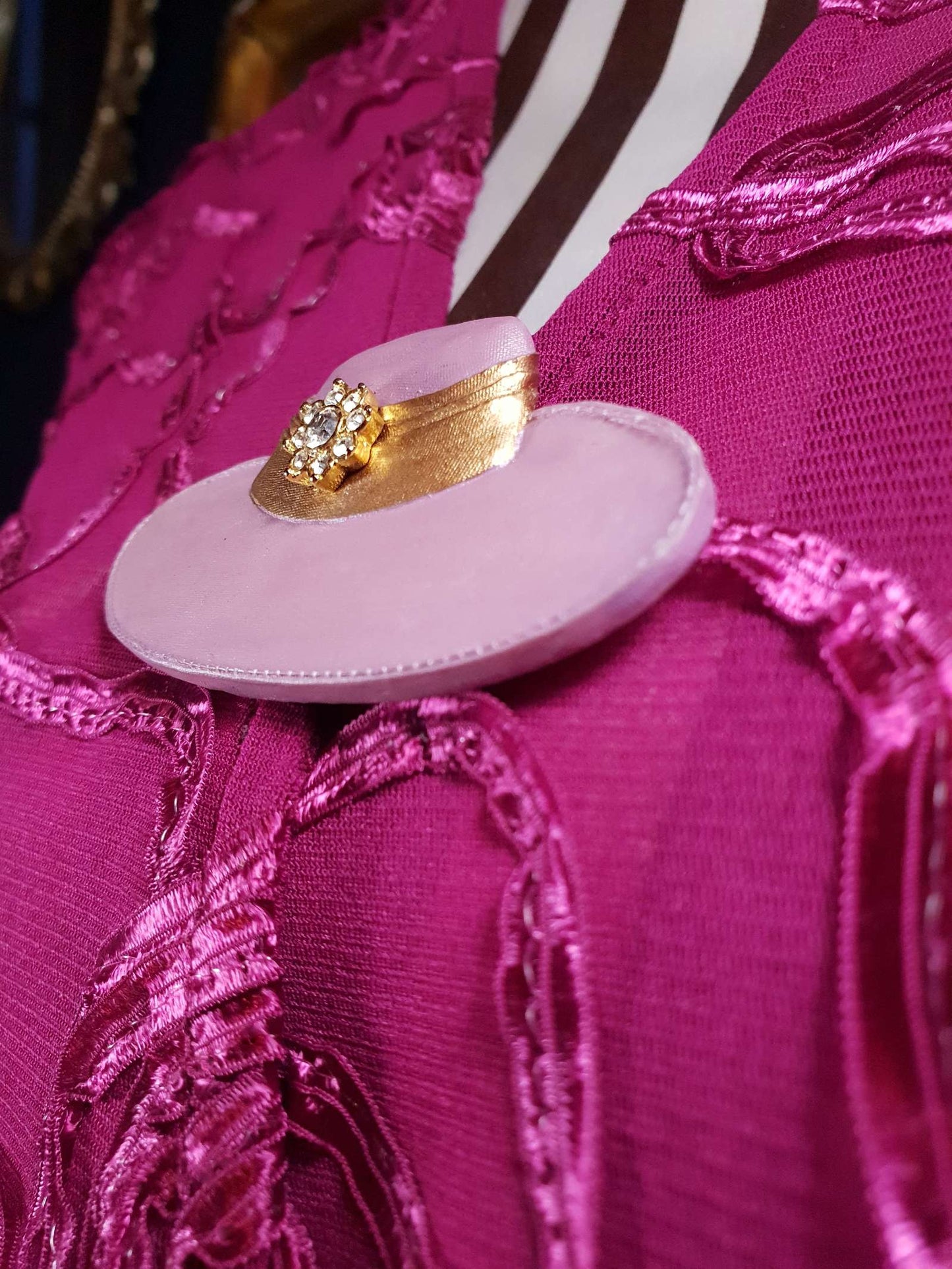 Vintage 1980s Pink Gold Hat Brooch Diamante