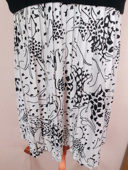 Vintage 1980s Pleated Midi Dress Black & White Abstract Pattern Size 16 Batwing Sleeves