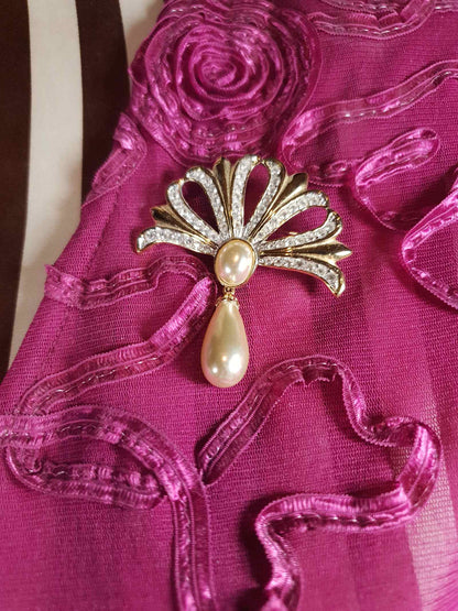 Vintage 1980s Rhinestone Pearl Brooch Dangle Drop Gold-Tone