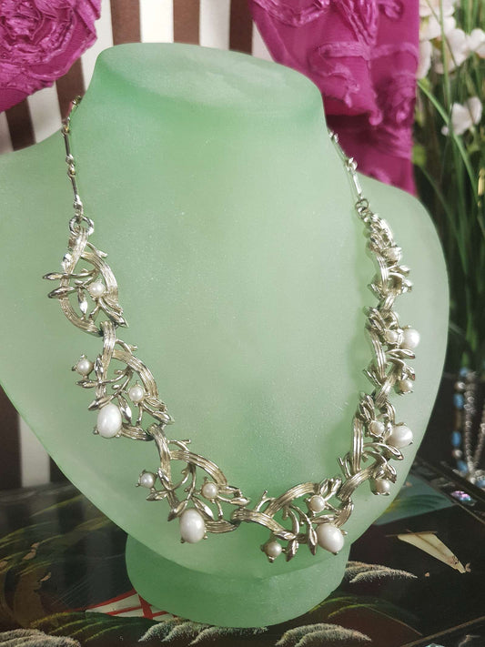 Vintage 1950s Glass Pearl Leaf Necklace Retro