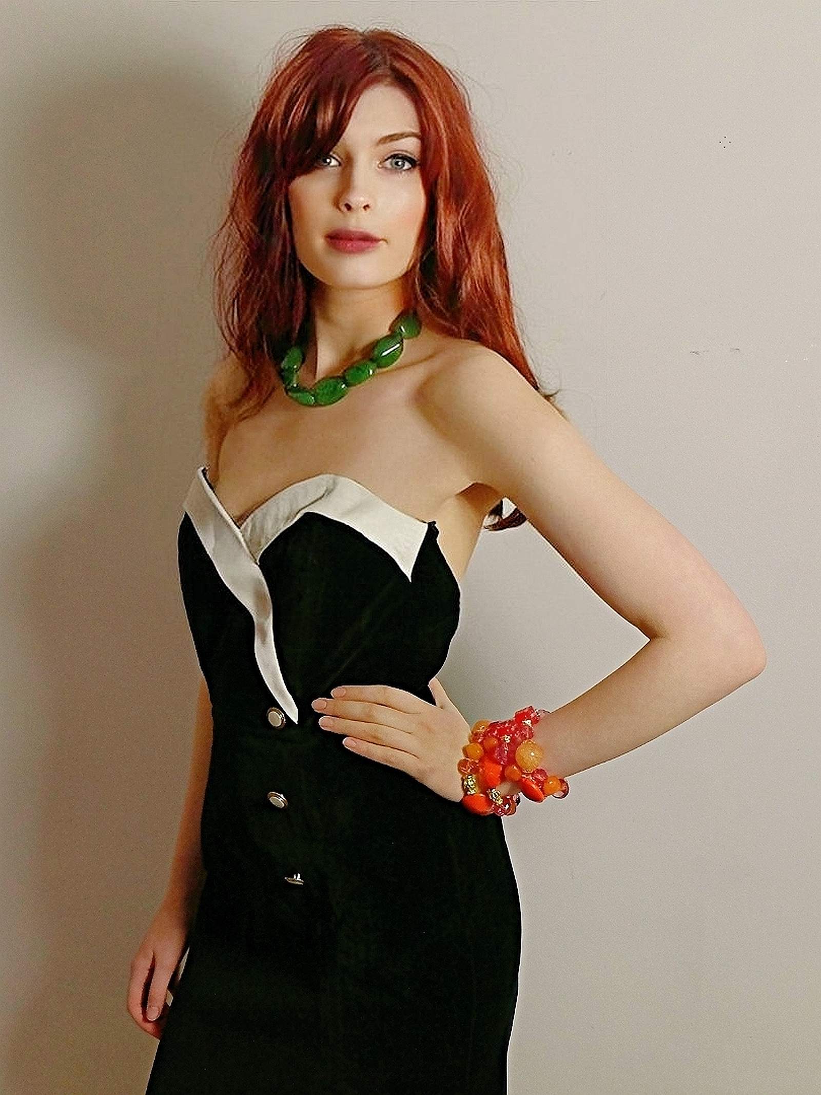 1980s Vintage Black Velvet Strapless Cocktail Dress