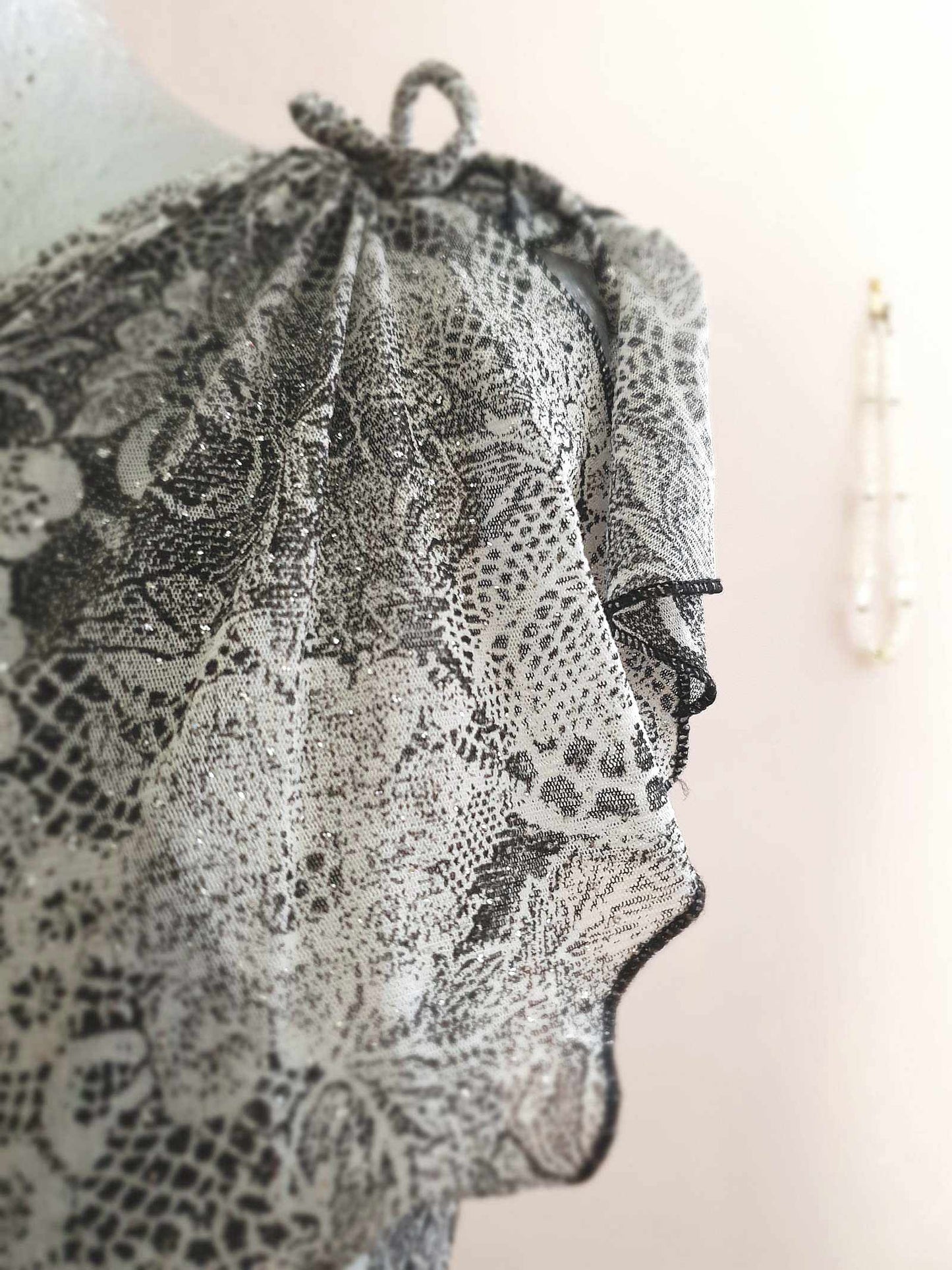 Vintage 80s Party Dress Off-the-shoulder 1980s Black & White Floral Glitter  - Size 8