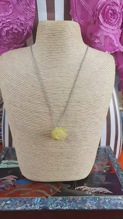 Vintage 1940s Lucite Yellow Rose Pendant Necklace Choker Flower Floral