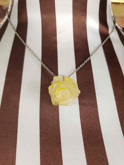Vintage 1940s Lucite Yellow Rose Pendant Necklace Choker Flower Floral