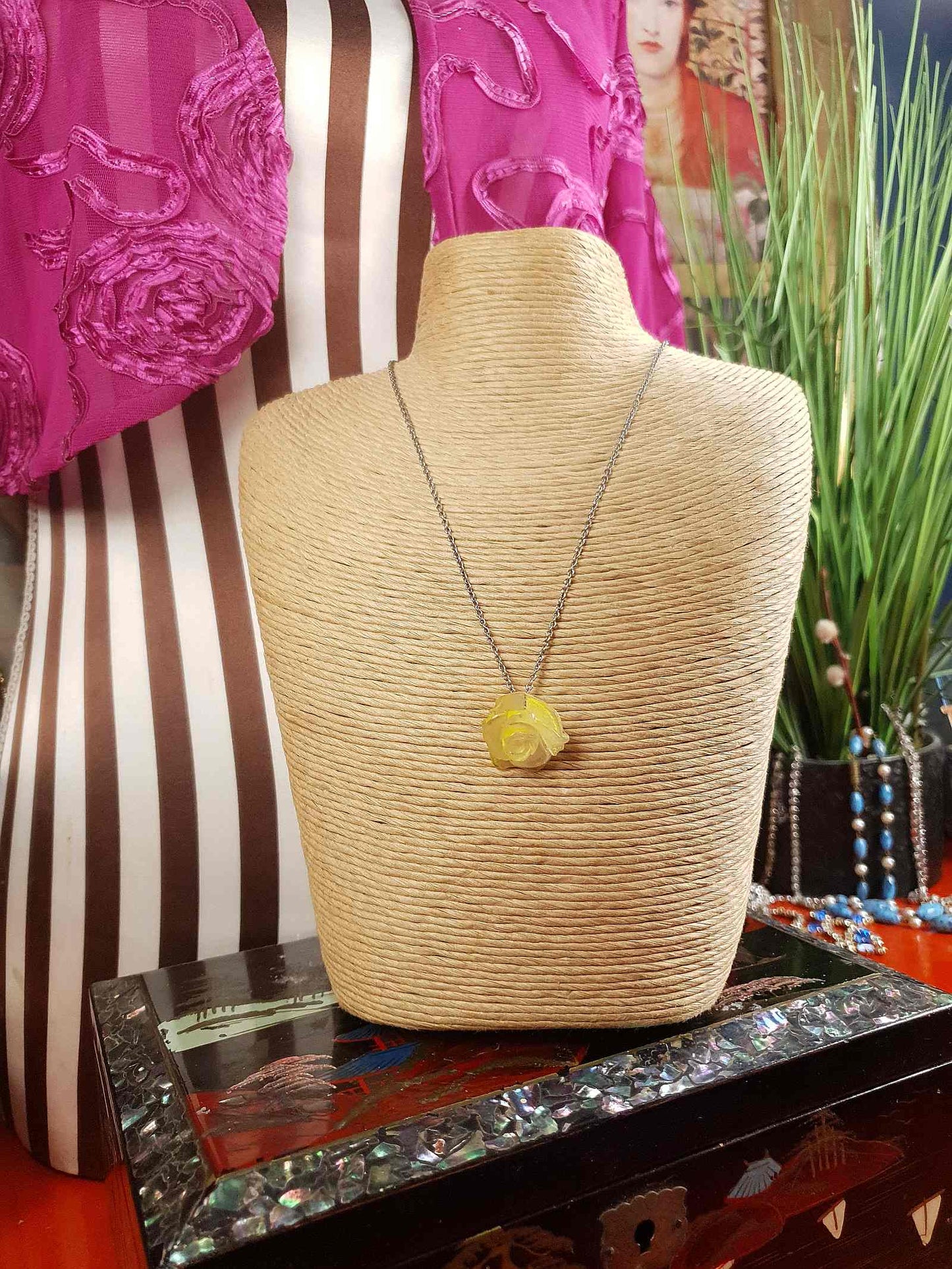 Vintage 1940s Lucite Yellow Rose Pendant Necklace Choker Flower Floral