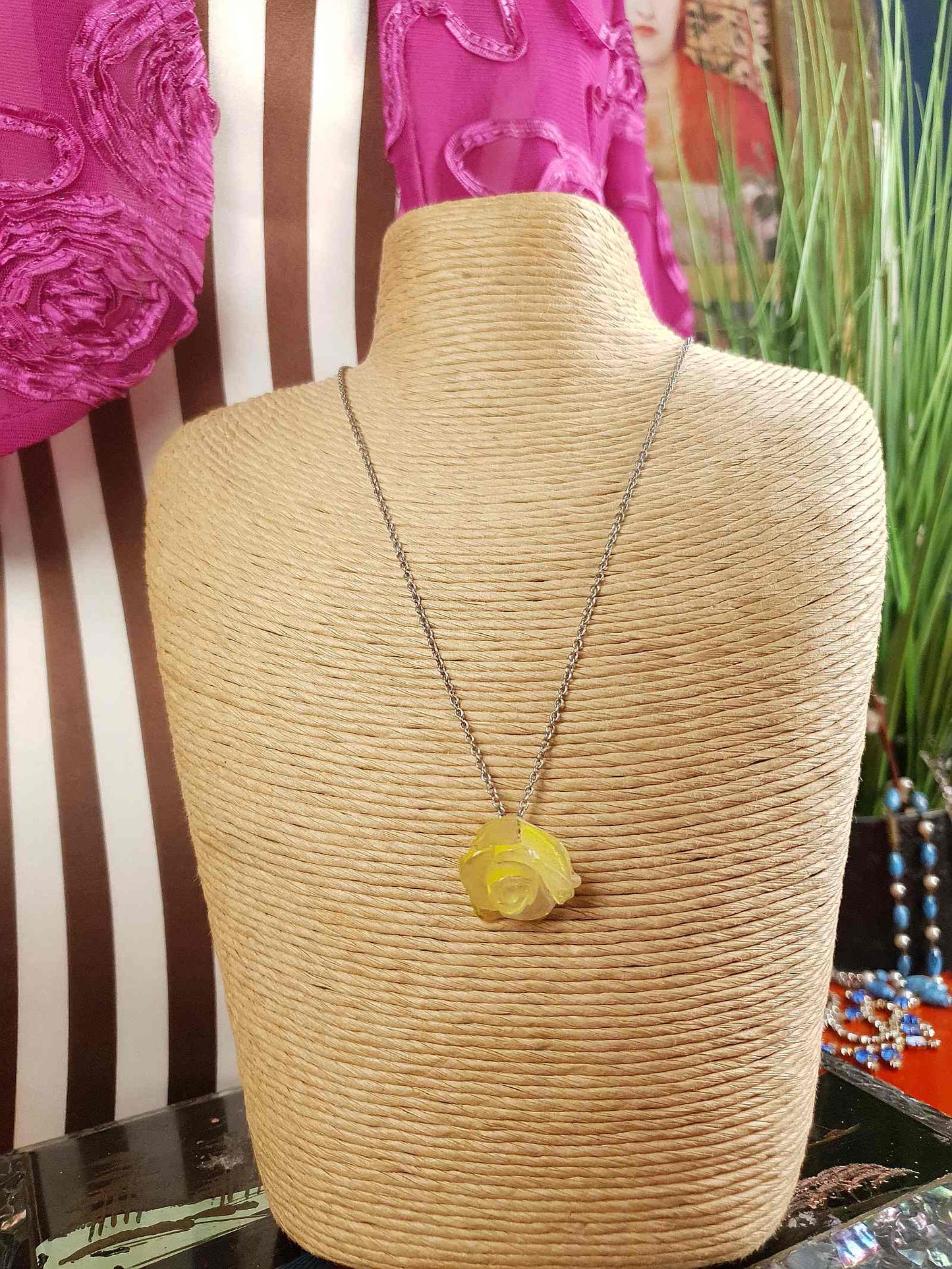 Vintage 1940s Lucite Yellow Rose Pendant Necklace Choker Flower Floral