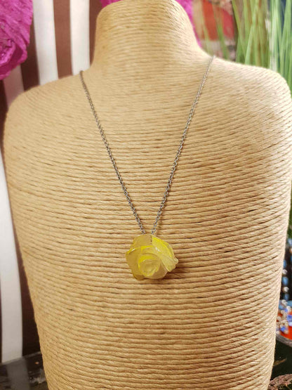 Vintage 1940s Lucite Yellow Rose Pendant Necklace Choker Flower Floral