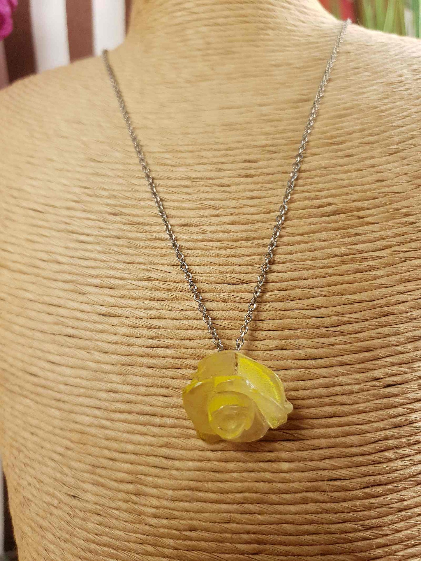Vintage 1940s Lucite Yellow Rose Pendant Necklace Choker Flower Floral