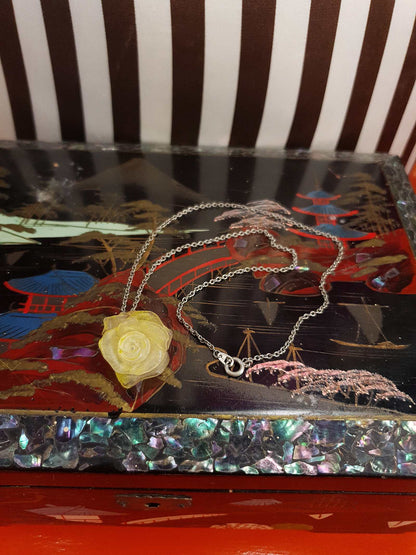 Vintage 1940s Lucite Yellow Rose Pendant Necklace Choker Flower Floral