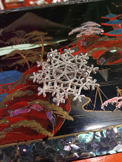 Vintage 1950s Mid-Century Snowflake Brooch - Silver-Tone