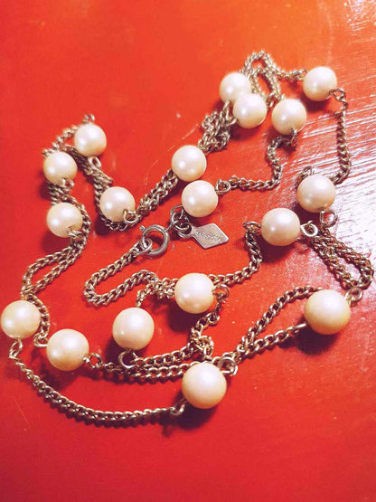 Vintage 1970s Sarah Coventry Faux Pearl Necklace Retro