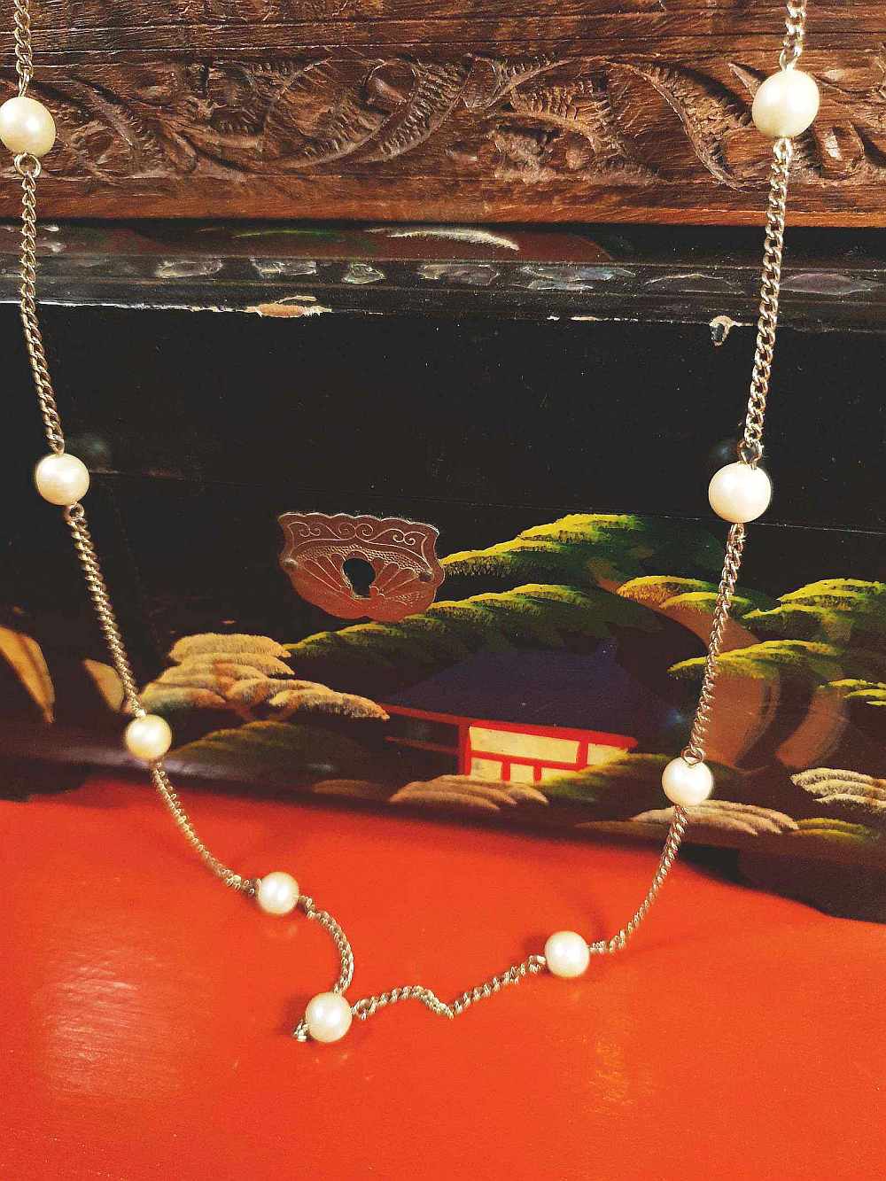 Vintage 1970s Sarah Coventry Faux Pearl Necklace Retro