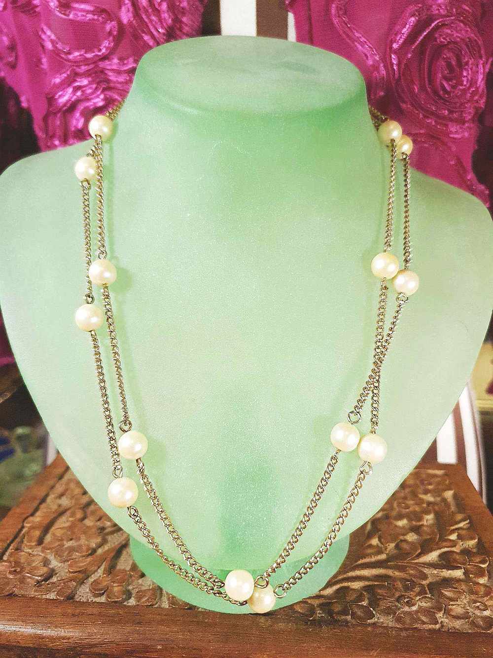 Vintage 1970s Sarah Coventry Faux Pearl Necklace Retro