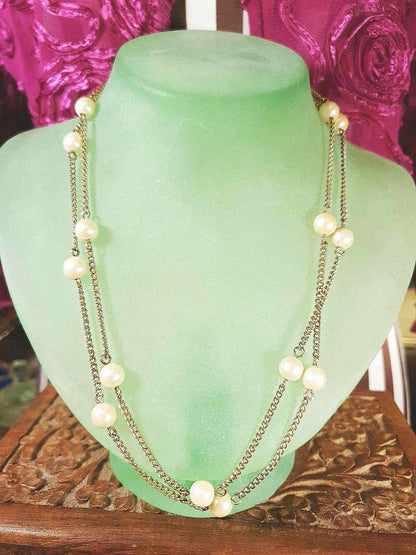 Vintage 1970s Sarah Coventry Faux Pearl Necklace Retro