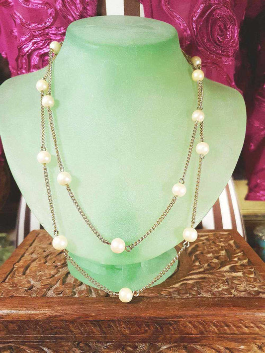 Vintage 1970s Sarah Coventry Faux Pearl Necklace Retro