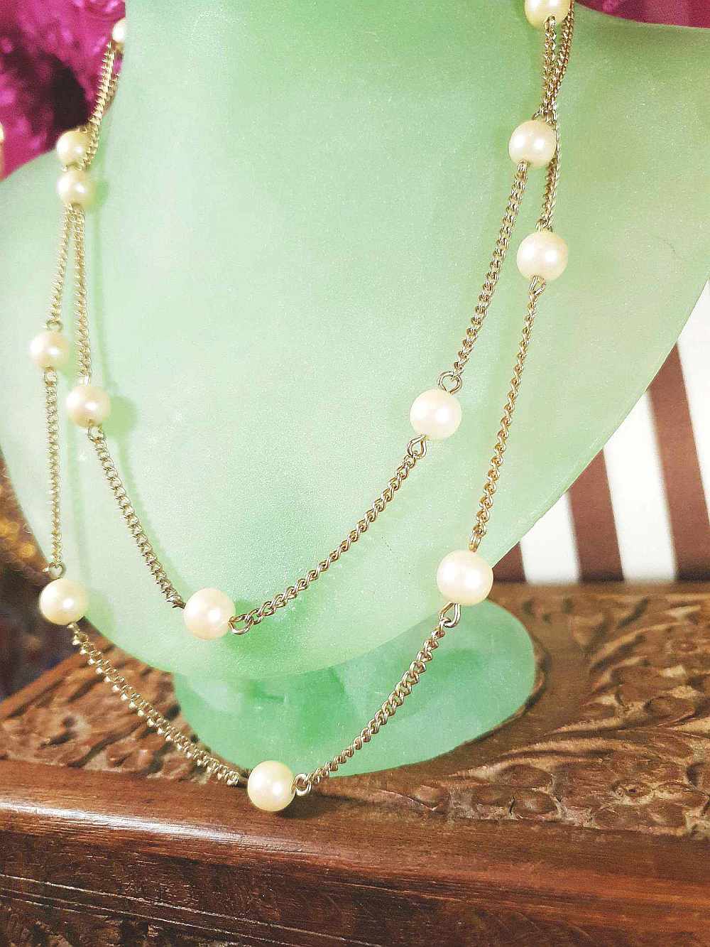 Vintage 1970s Sarah Coventry Faux Pearl Necklace Retro