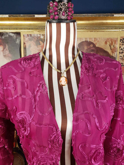 Vintage 1980s Porcelain Cameo Pendant Necklace Gold-Tone