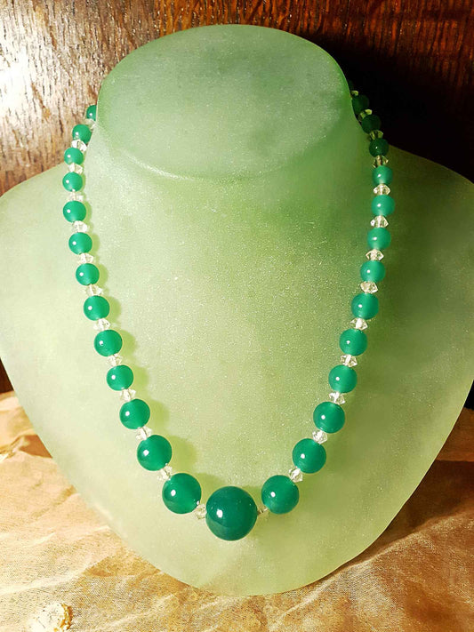 Cute Vintage 1930s Green Glass Bead Necklace