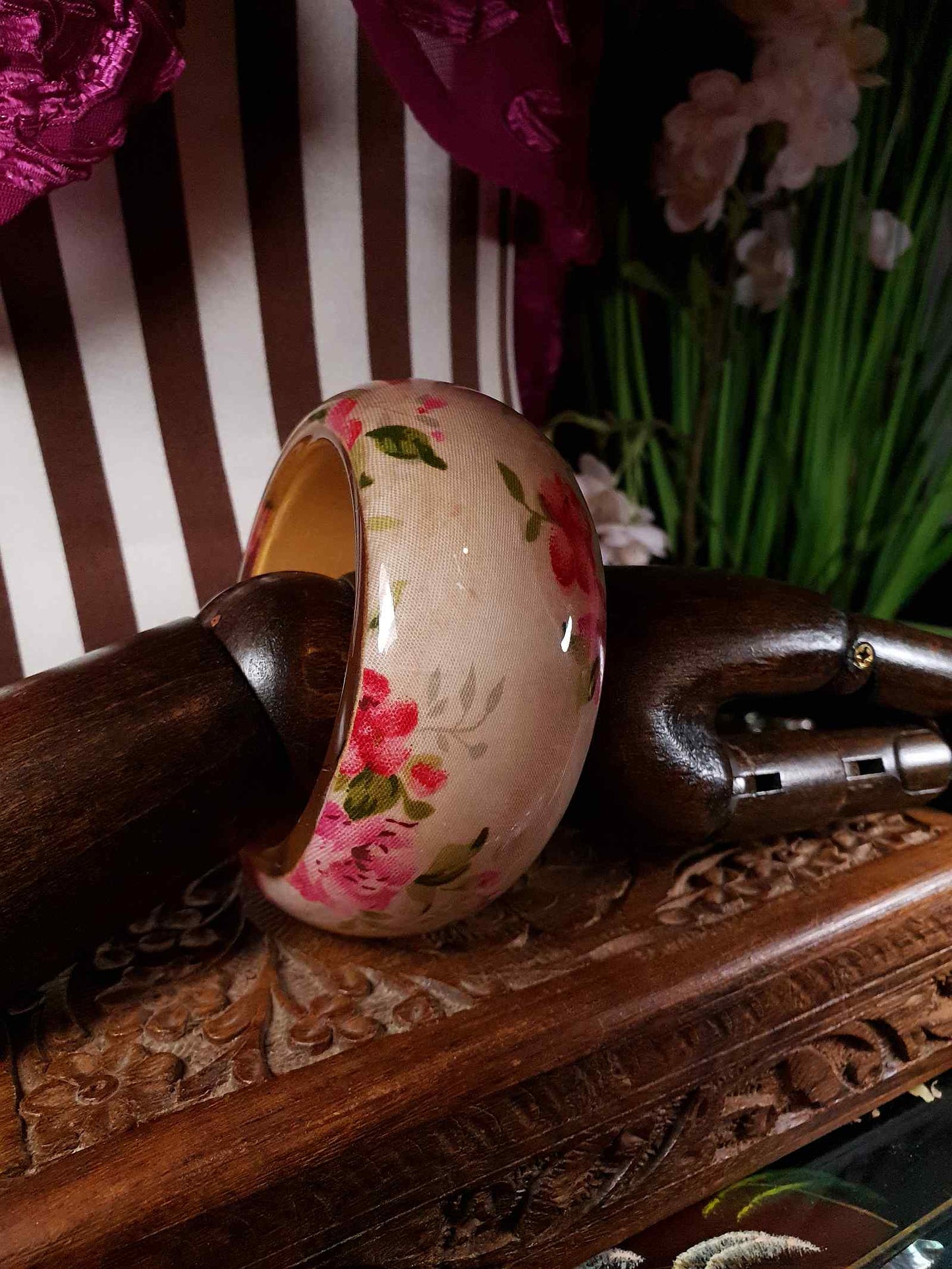 Vintage 1950s Lucite Floral Bangle Flower Bracelet