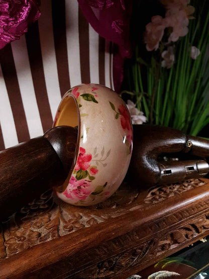 Vintage 1950s Lucite Floral Bangle Flower Bracelet