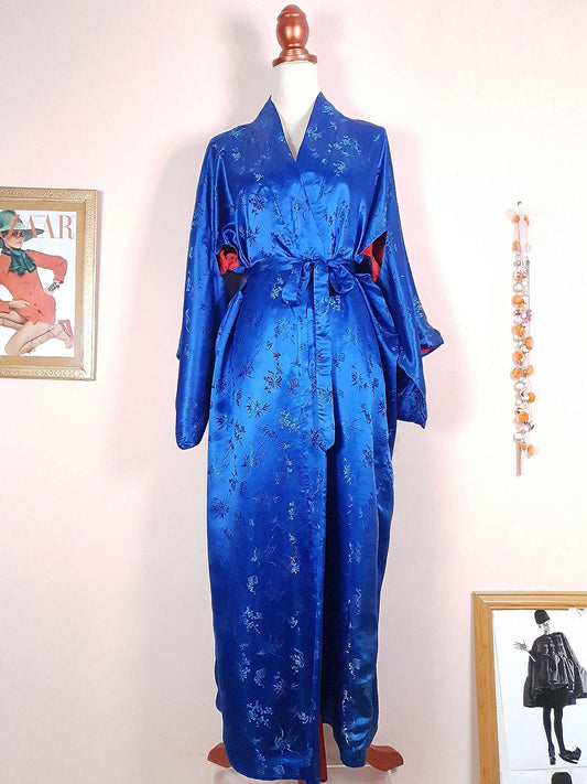 Beautiful Vintage 1960s Azure Blue Silk Japanese Kimono - Free size