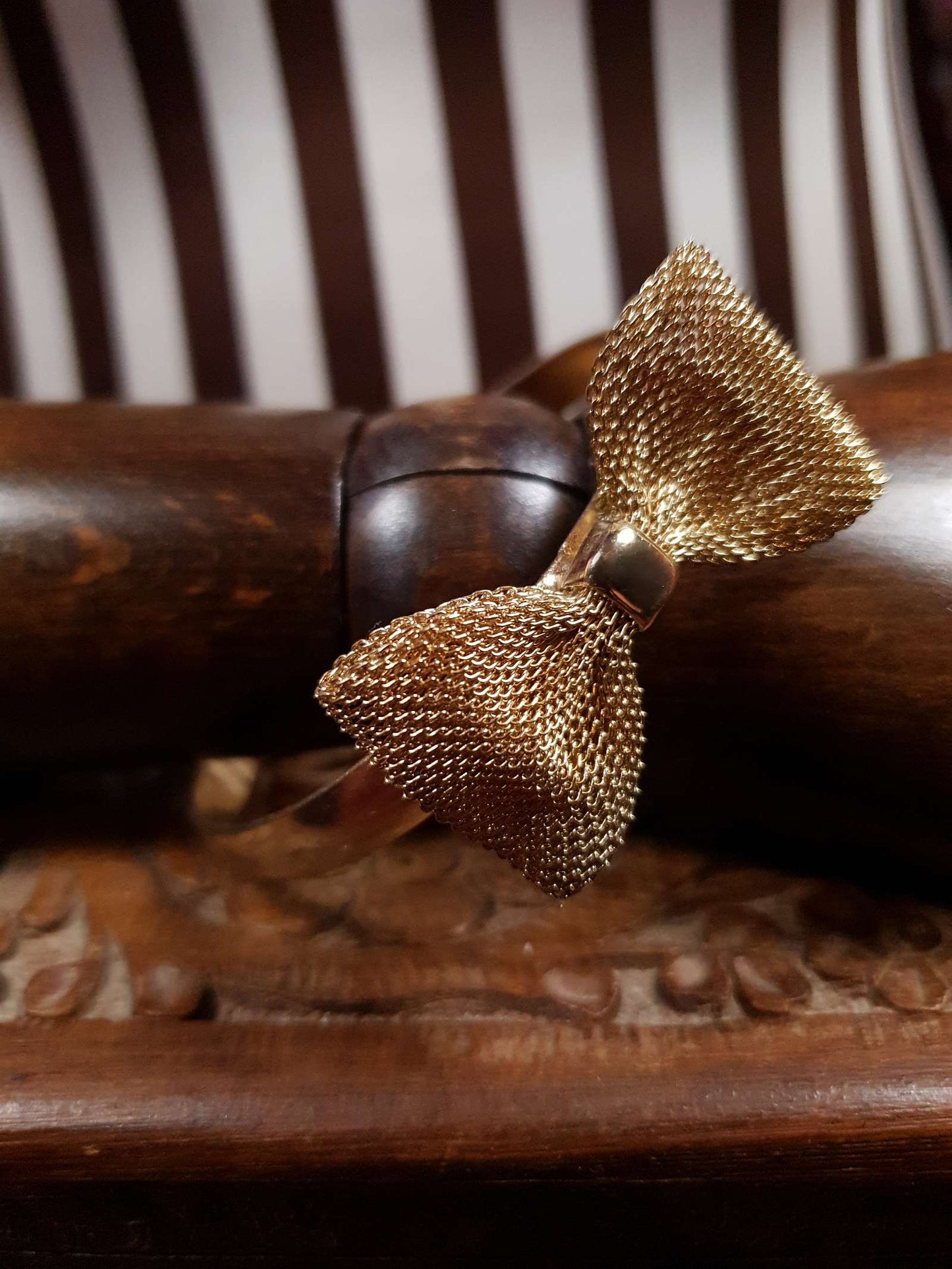 Vintage 1970s Bow Bracelet Bangle Gold Tone Retro