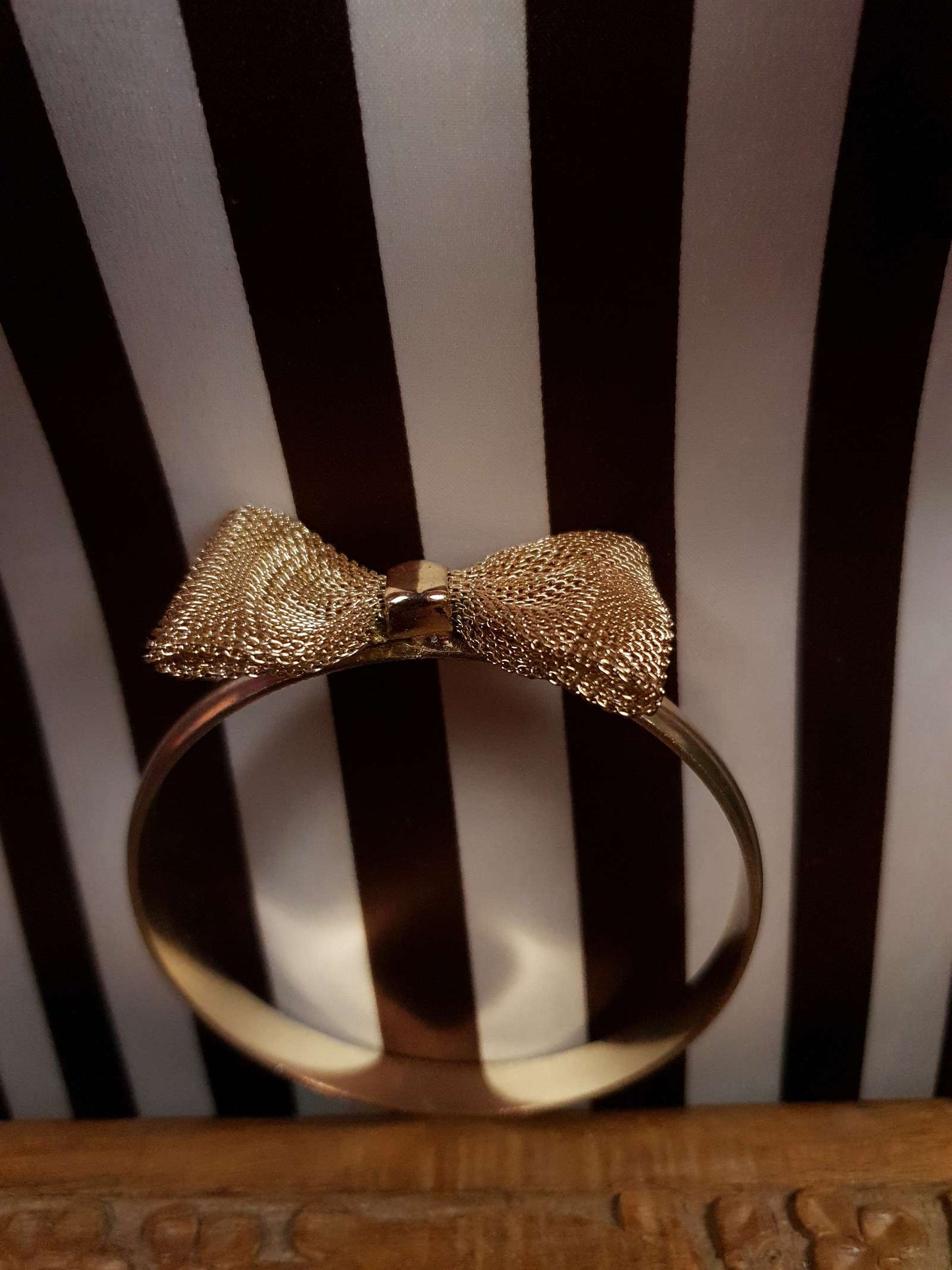 Vintage 1970s Bow Bracelet Bangle Gold Tone Retro