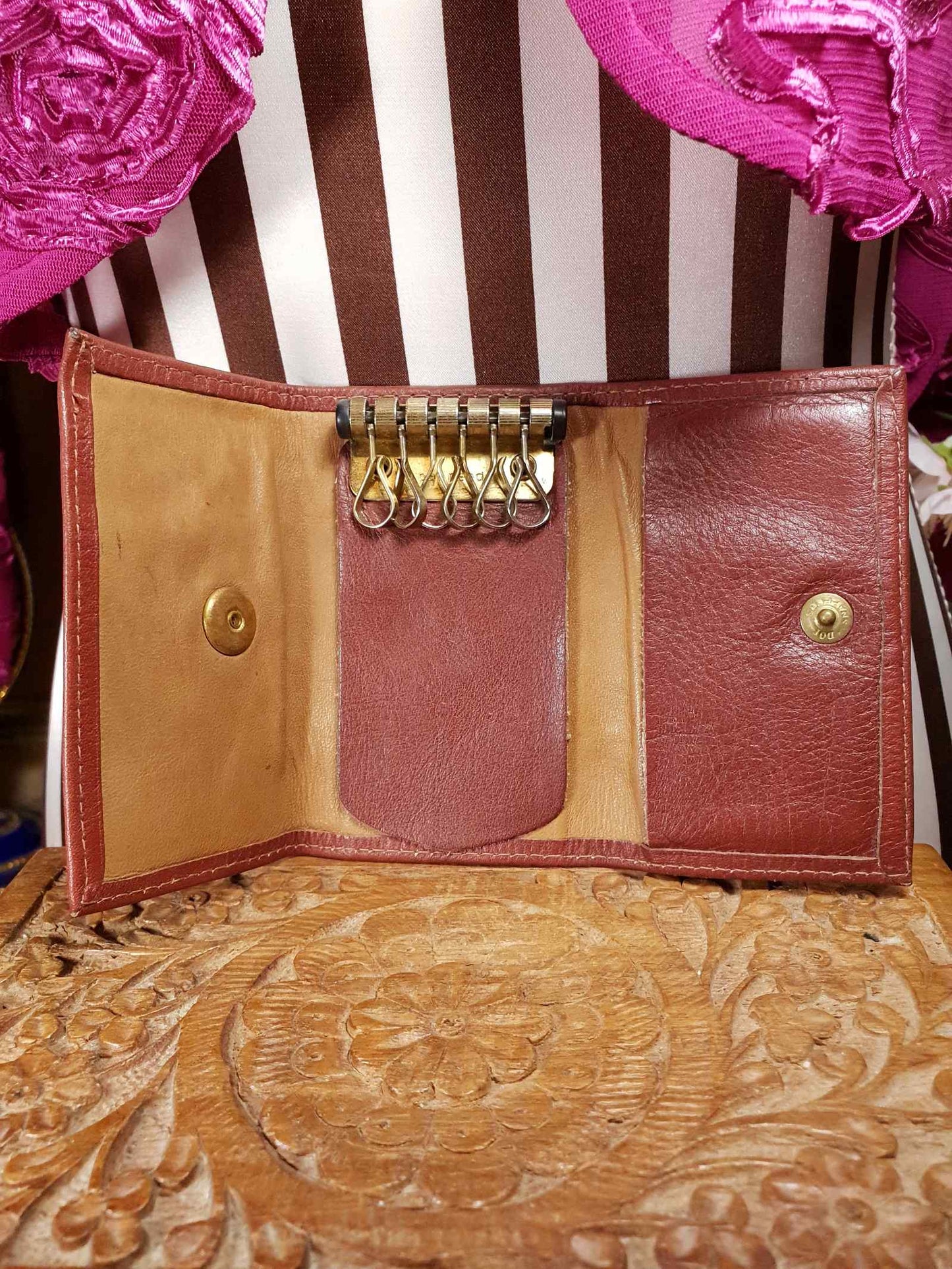 Vintage 1970s Buxton Key Holder Omega Soft Hide Leather Wallet