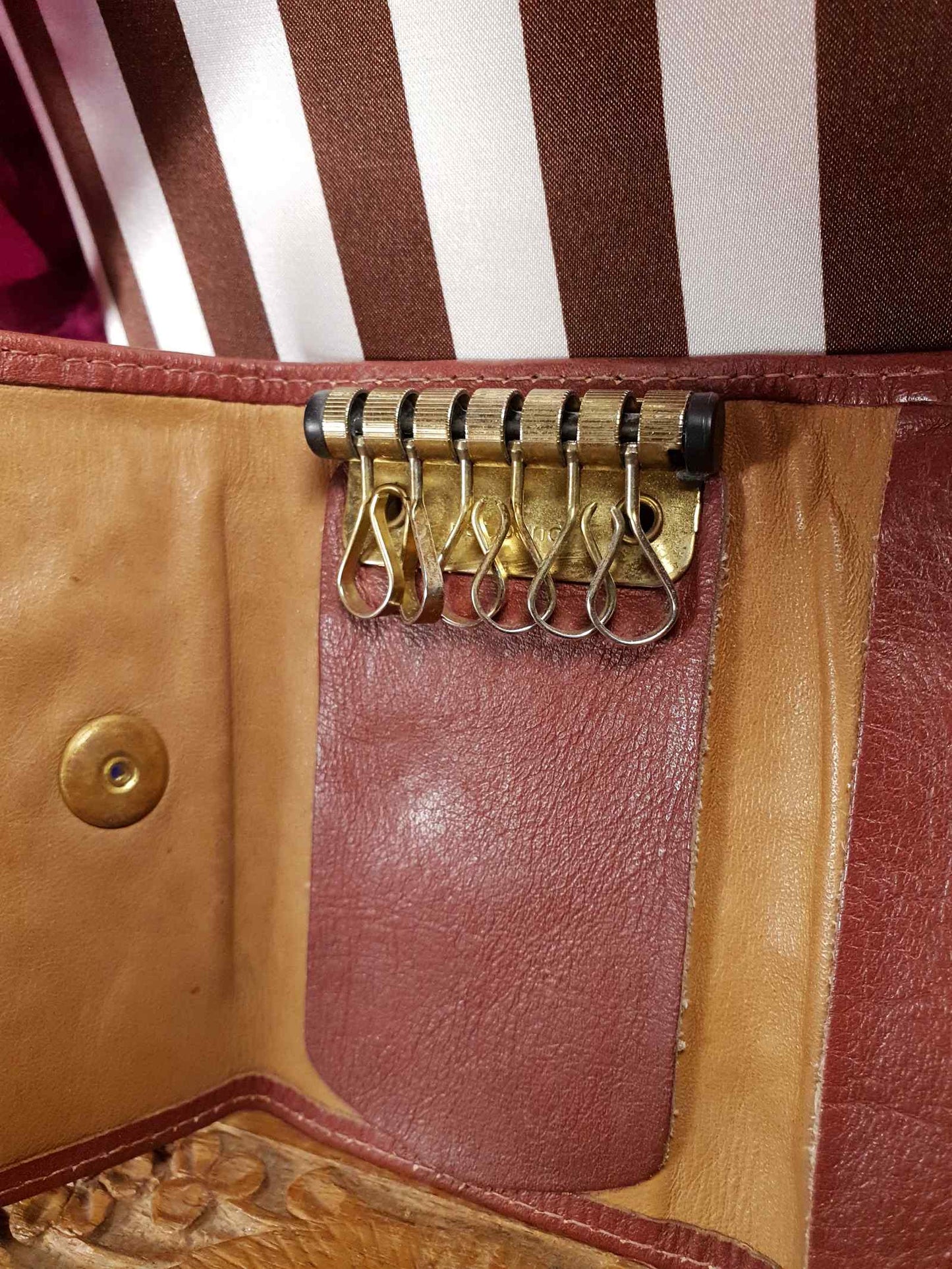 Vintage 1970s Buxton Key Holder Omega Soft Hide Leather Wallet